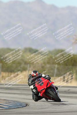 media/Dec-01-2025-Moto Forza (Mon) [[2daa91e15f]]/1-Advanced Group/Session 3 (Turn 3)/